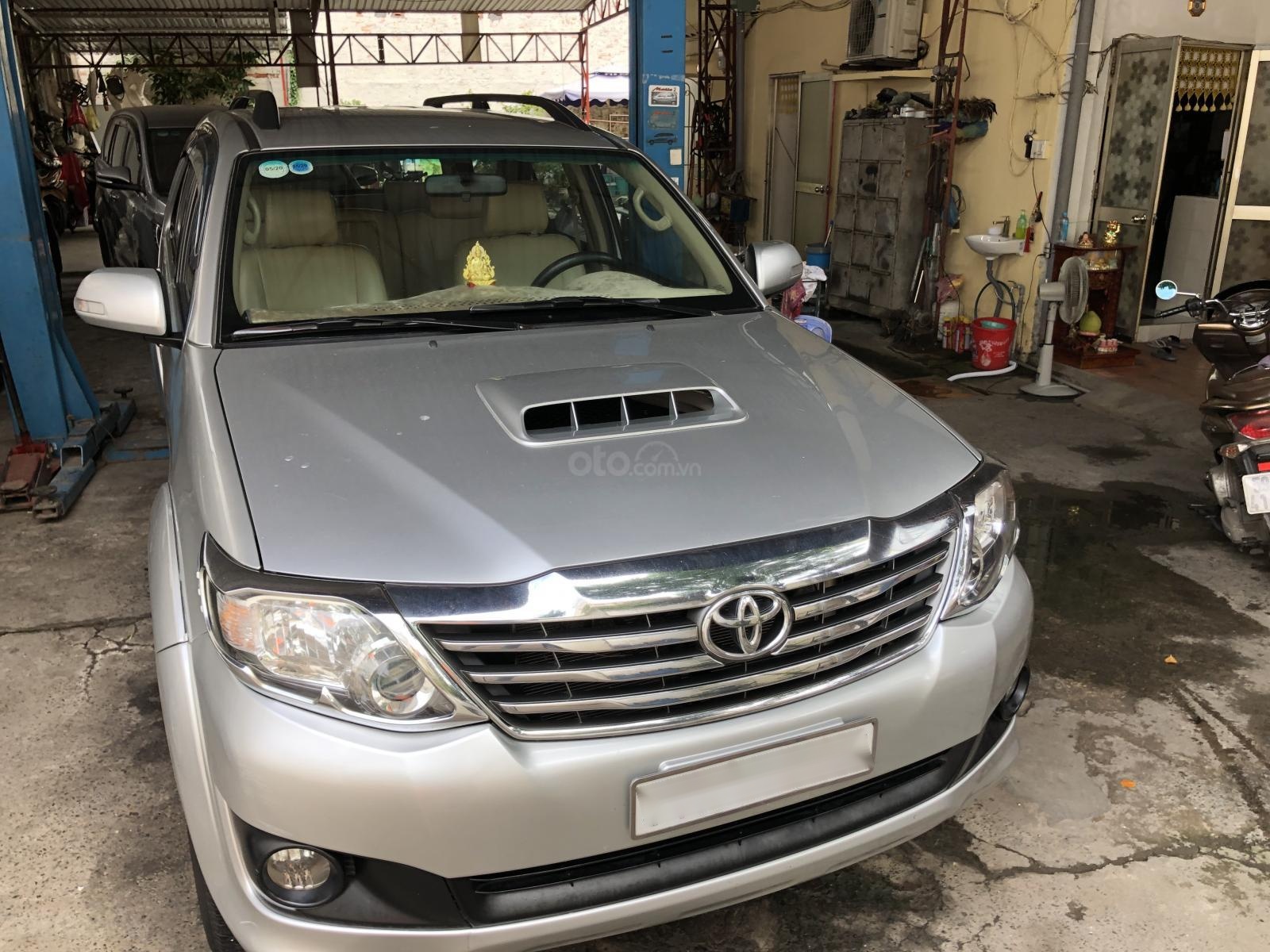 Toyota Fortuner G 2014 - Cần bán Toyota Fortuner G 2014, màu bạc