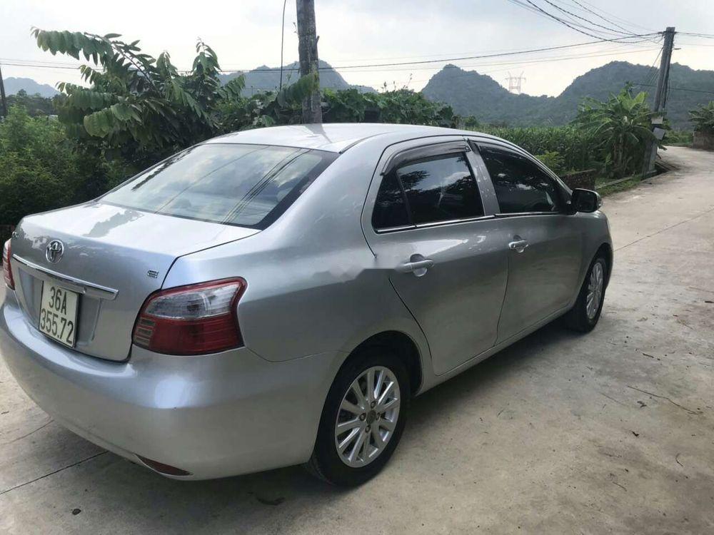 Toyota Vios E 2010 - Gia đình bán Toyota Vios E năm sản xuất 2010, màu bạc, xe nhập