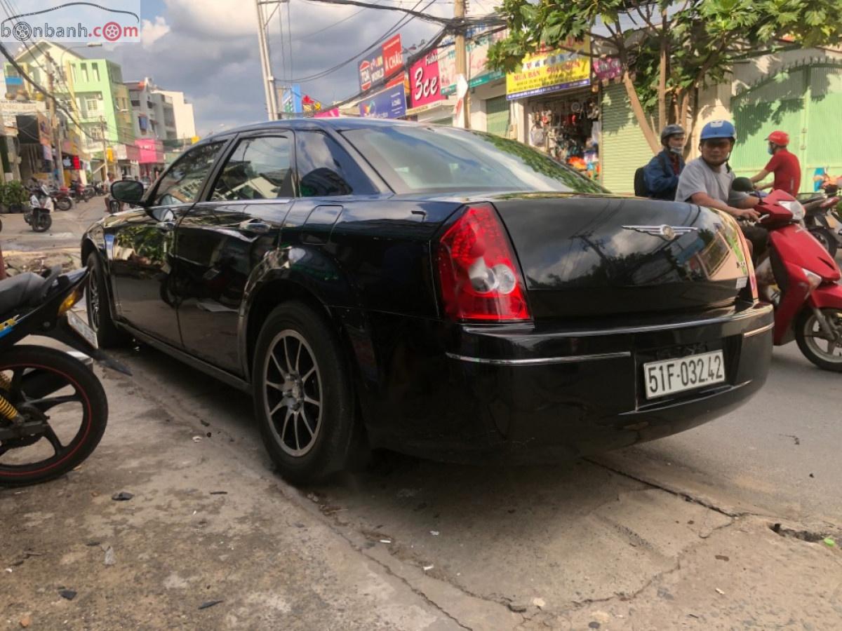 Chrysler 300C 2.7 2006 - Bán Chrysler 300C 2.7 2006, màu đen, nhập khẩu số tự động, 500 triệu