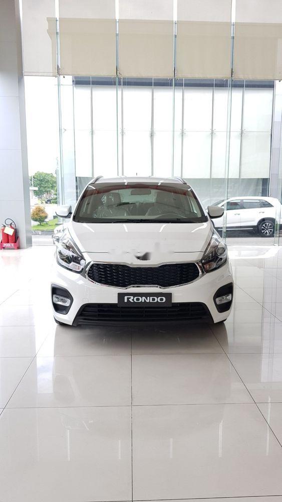 Kia Rondo 2019 - Bán Kia Rondo năm sản xuất 2019, màu trắng, mới 100%