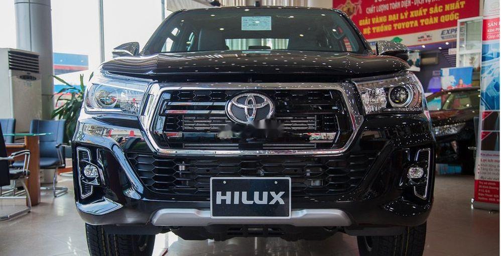 Toyota Hilux  2.4 AT 2019 - Bán Toyota Hilux 2.4 AT đời 2019, màu đen, nhập khẩu nguyên chiếc
