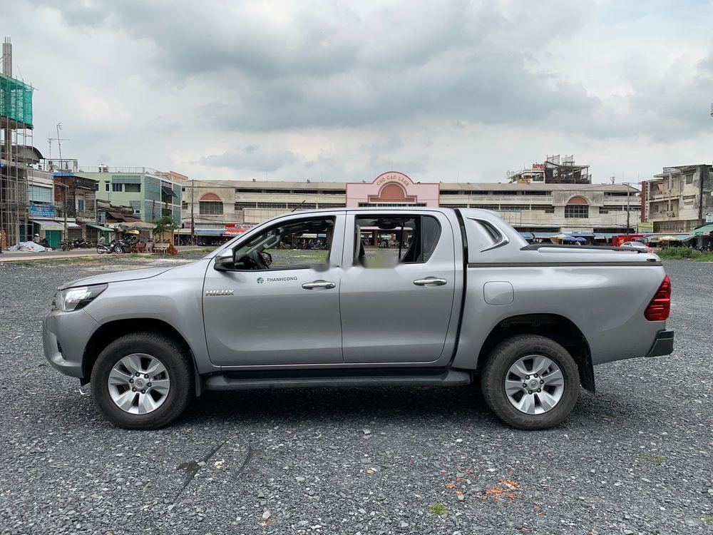 Toyota Hilux     2016 - Bán Toyota Hilux năm 2016, màu bạc, nhập khẩu, xe đẹp không đâm đụng