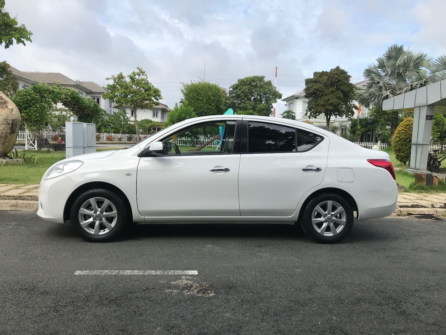 Nissan Sunny XV 1.5 AT 2WD 2014 - Bán xe Nissan Sunny XV 1.5 AT 2WD 2014, màu trắng, giá tốt