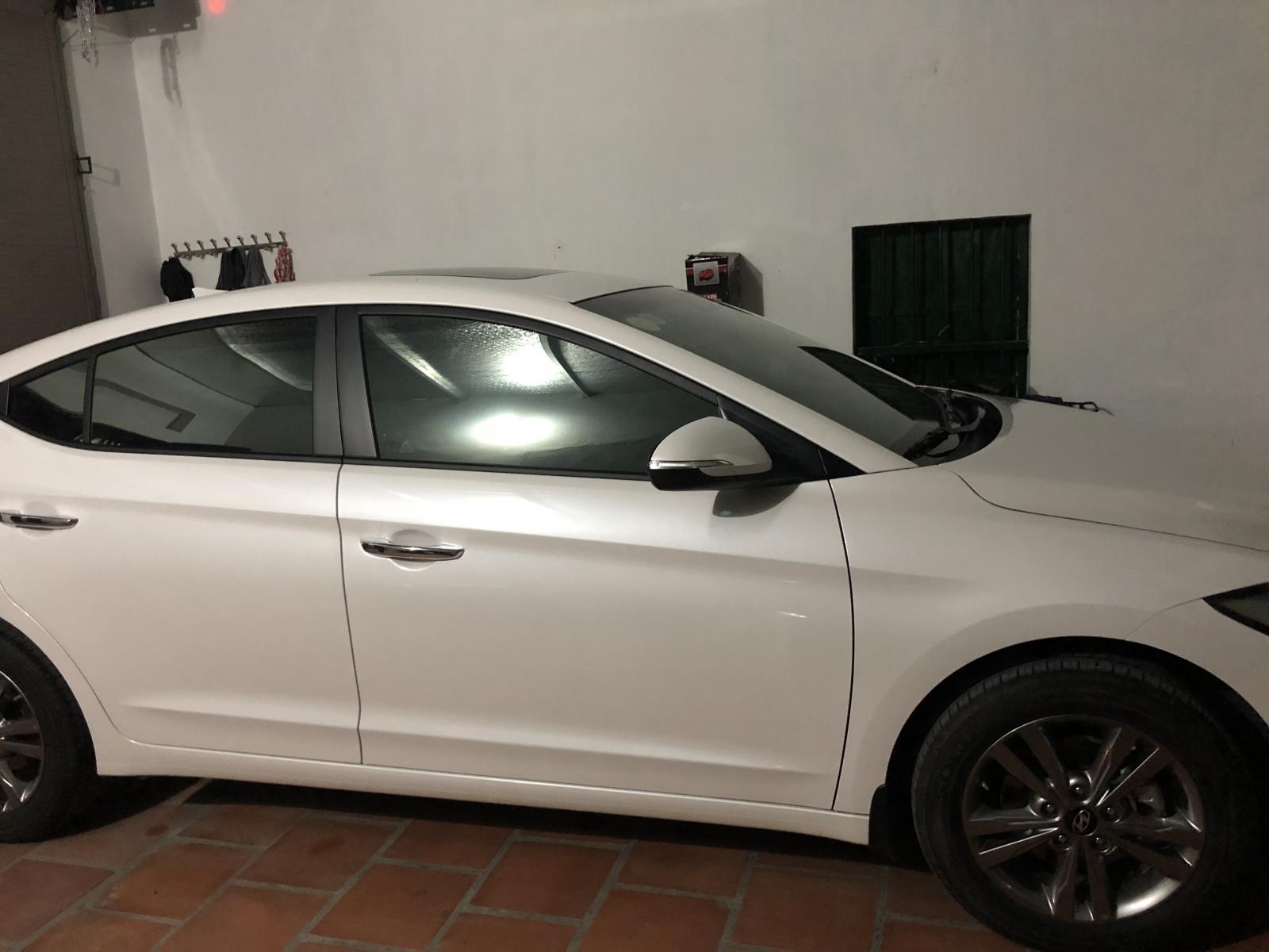 Hyundai Elantra 1.6 AT 2018 - Bán Hyundai Elantra 1.6 AT năm sản xuất 2018, xe siêu lướt