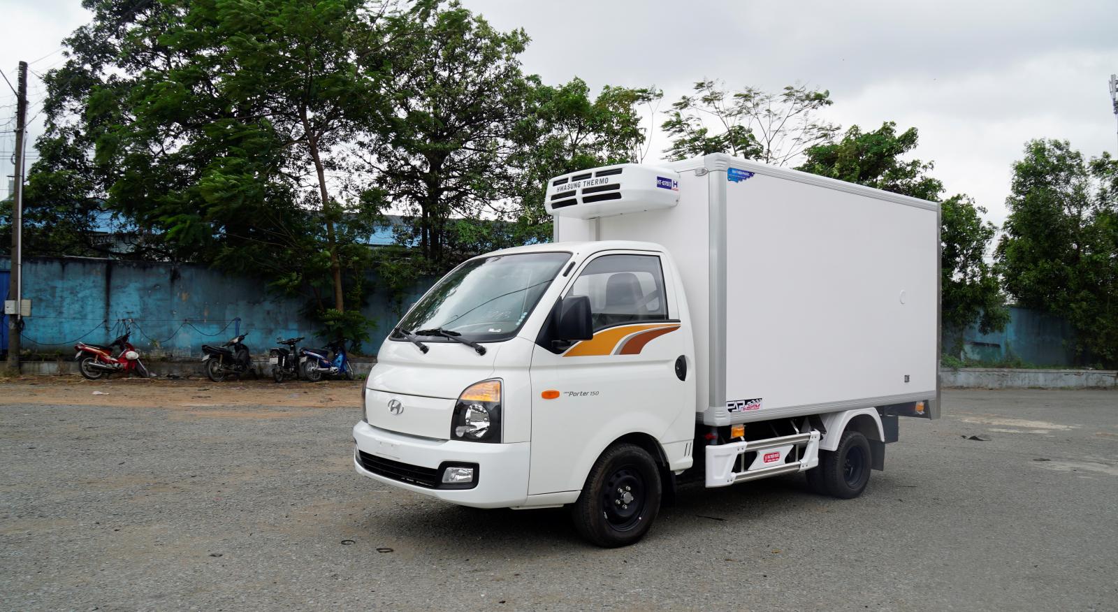 Hyundai Porter  150 2019 - Bán xe Hyundai Porter 1T đông lạnh, giá rẻ có sẵn, giao ngay, ưu đãi, quà tặng tháng 8, trả trước 120tr nhận xe ngay