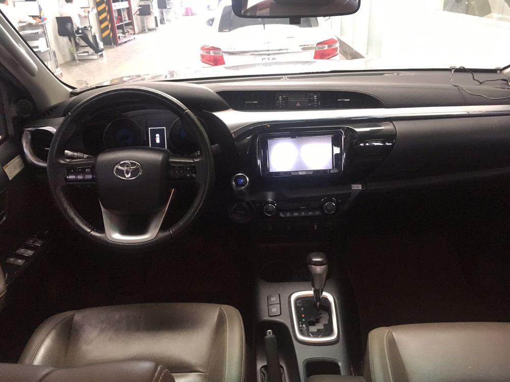 Toyota Hilux  2.8 AT 2016 - Bán xe Toyota Hilux 2.8 AT đời 2016, màu bạc, xe nhập, giá tốt