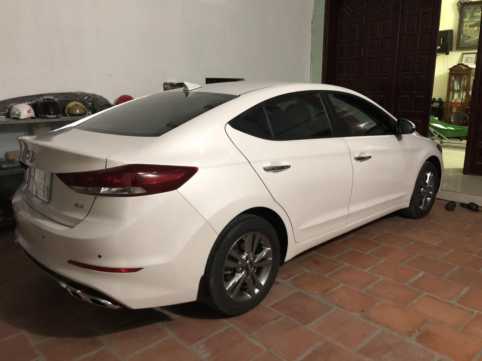 Hyundai Elantra 1.6 AT 2018 - Bán Hyundai Elantra 1.6 AT năm sản xuất 2018, xe siêu lướt