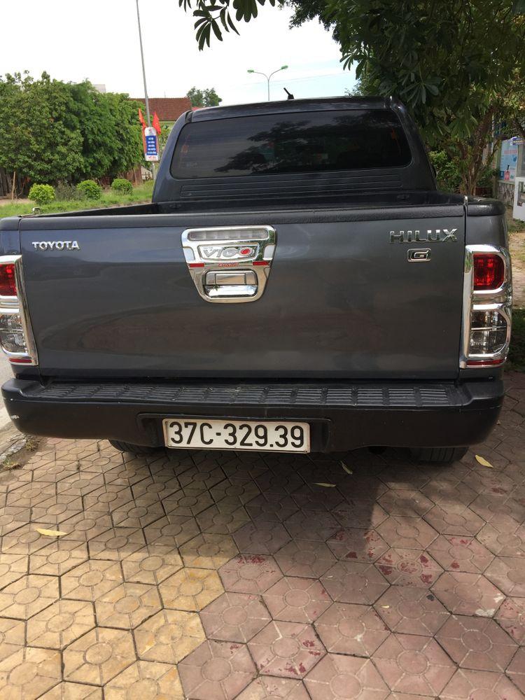 Toyota Hilux 2013 - Cần bán xe Toyota Hilux sản xuất 2013, màu xám, giá tốt