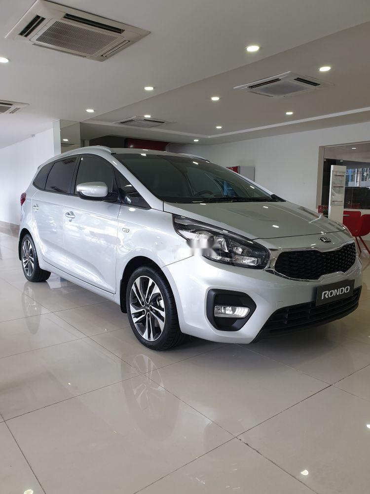 Kia Rondo  Standard MT 2019 - Cần bán xe Kia Rondo 2019, màu trắng