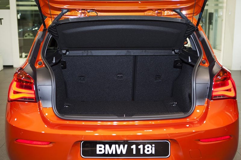 BMW 1 Series 2019 - BMW 118i Hatchback 5 cửa - giảm mạnh 200 triệu