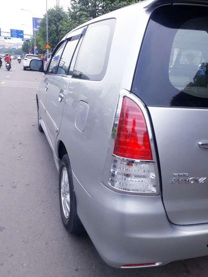 Toyota Innova 2010 - Bán xe Toyota Innova năm sản xuất 2010, màu bạc