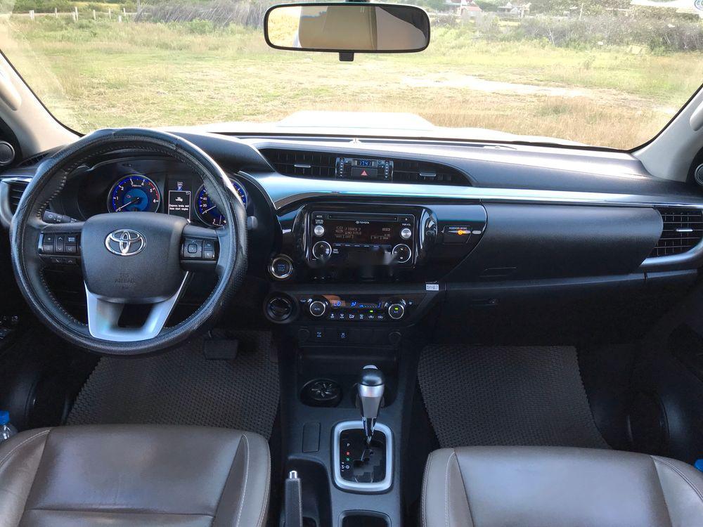Toyota Hilux  AT 2016 - Bán Toyota Hilux AT năm sản xuất 2016, xe chạy cực ít