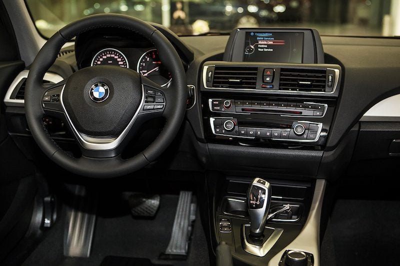 BMW 1 Series 2019 - BMW 118i Hatchback 5 cửa - giảm mạnh 200 triệu