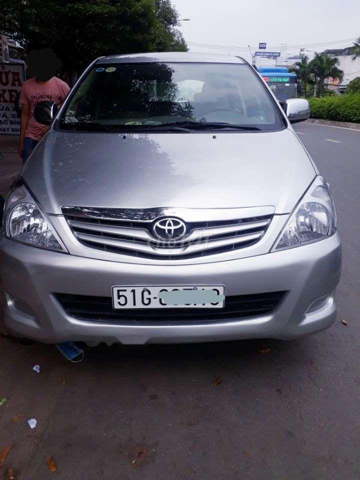 Toyota Innova 2010 - Bán xe Toyota Innova năm sản xuất 2010, màu bạc