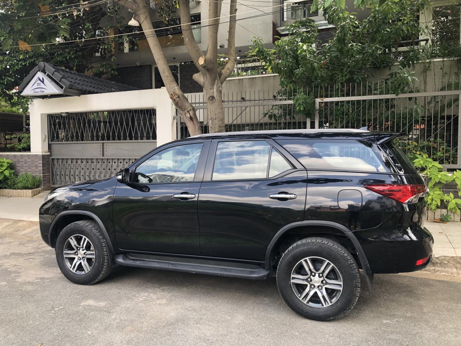 Toyota Fortuner  2.7V (4x2) 2018 - Cần bán xe Toyota Fortuner 2.7V (4x2), model 2018, màu đen