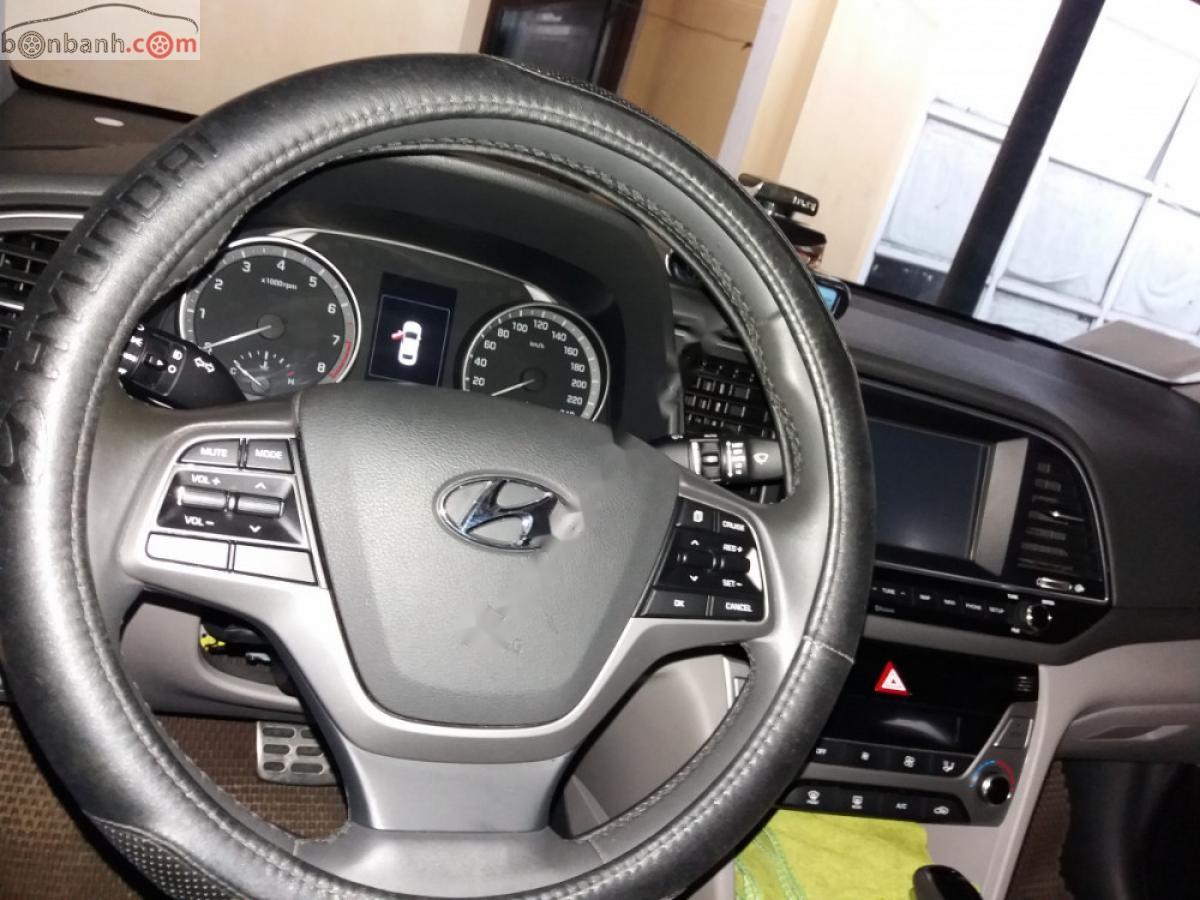 Hyundai Elantra 2.0 AT 2016 - Cần bán xe Hyundai Elantra 2.0 AT năm sản xuất 2016, màu đen