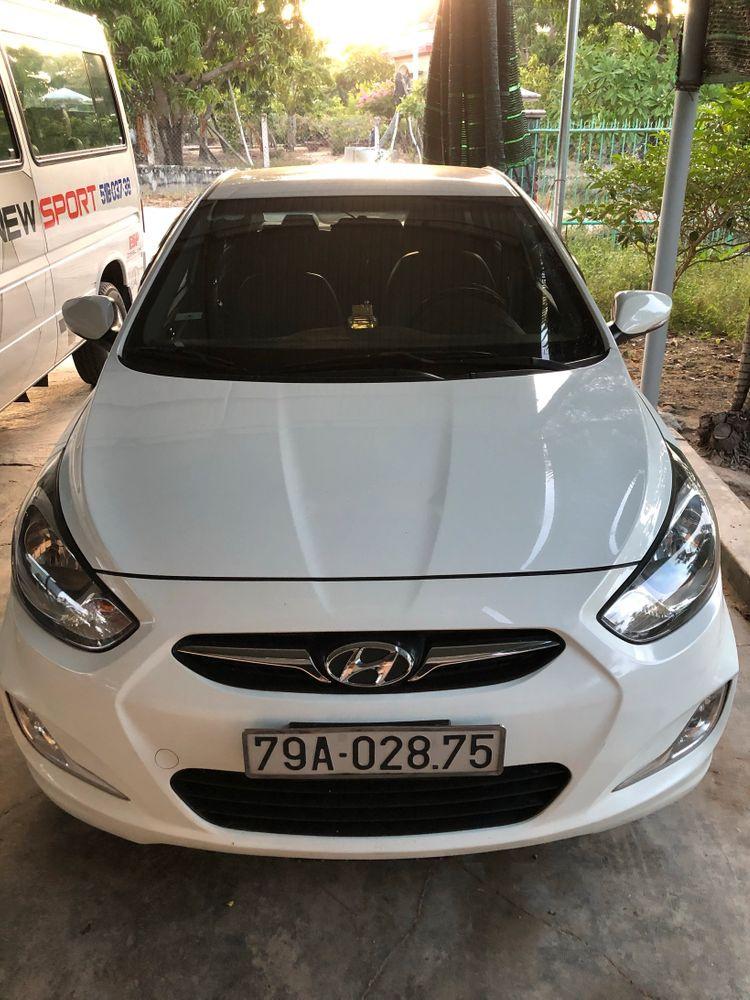 Hyundai Accent 2012 - Bán Hyundai Accent đời 2012, màu trắng