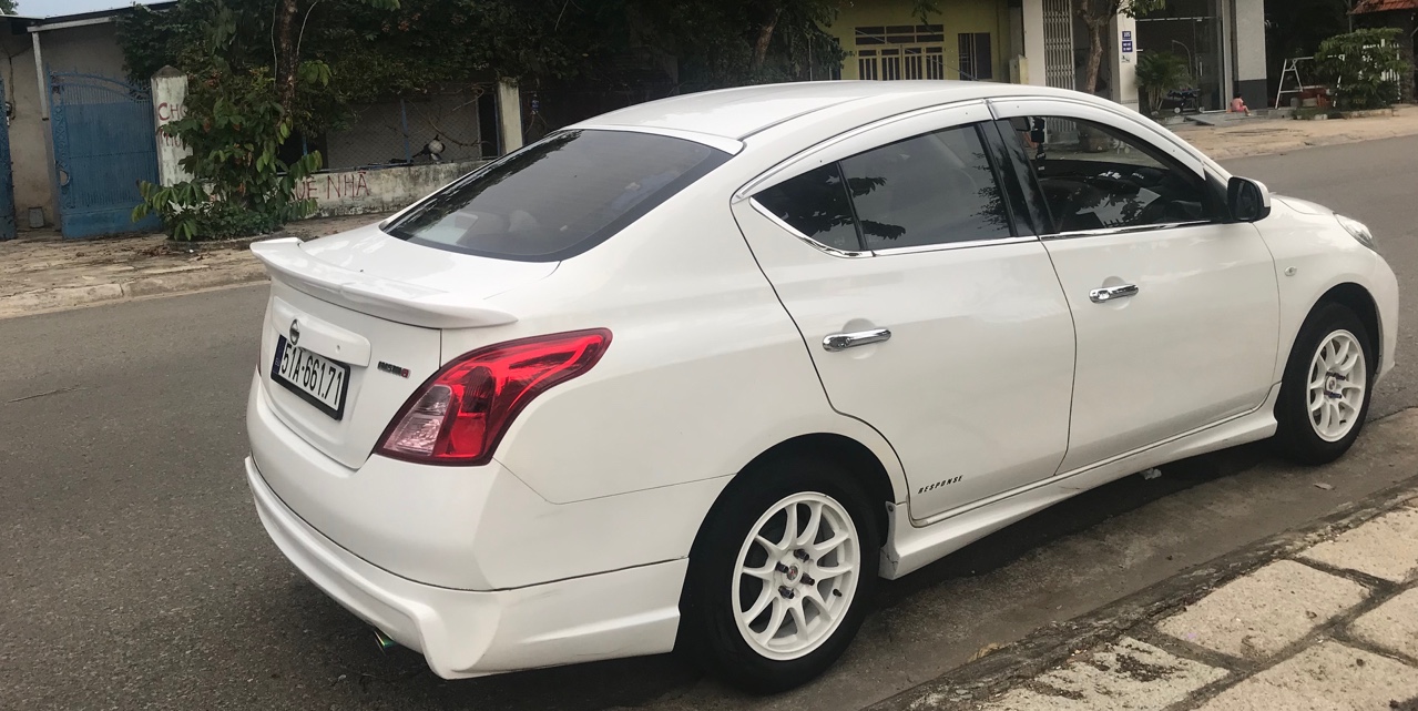 Nissan Sunny 2013 - Bán Nissan Sunny AT trắng đẹp