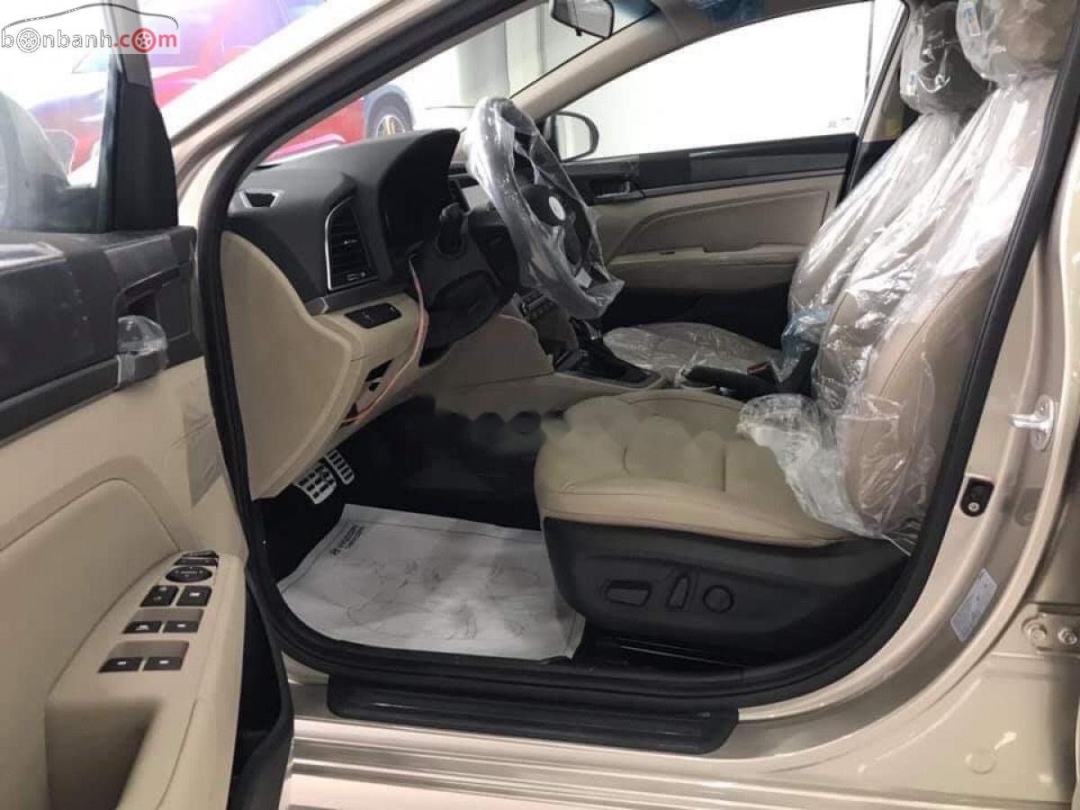 Hyundai Elantra Sport 1.6 AT 2019 - Bán ô tô Hyundai Elantra Sport 1.6 AT sản xuất 2019