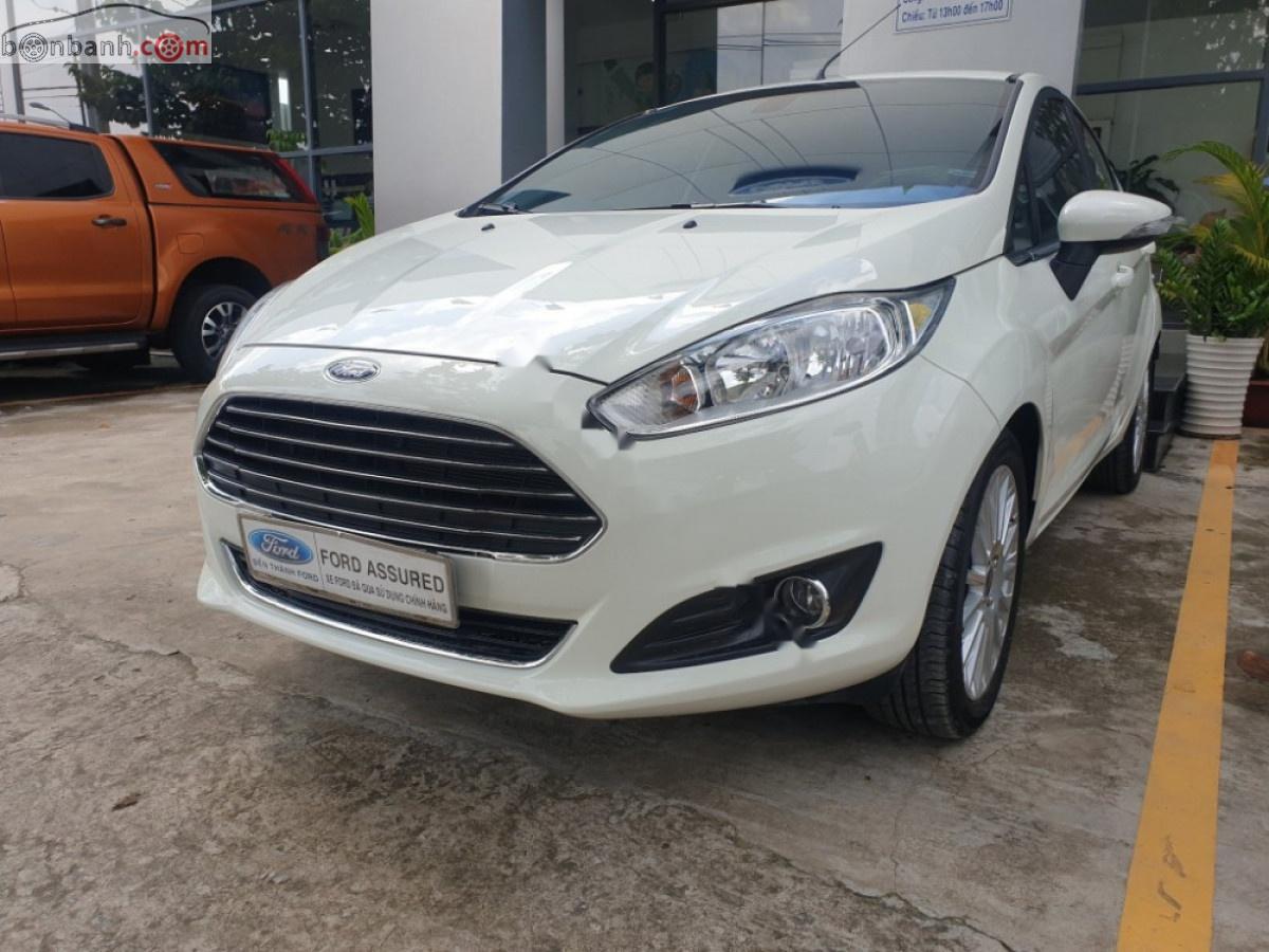 Ford Fiesta 2018 - Cần bán lại xe Ford Fiesta năm sản xuất 2018, màu trắng