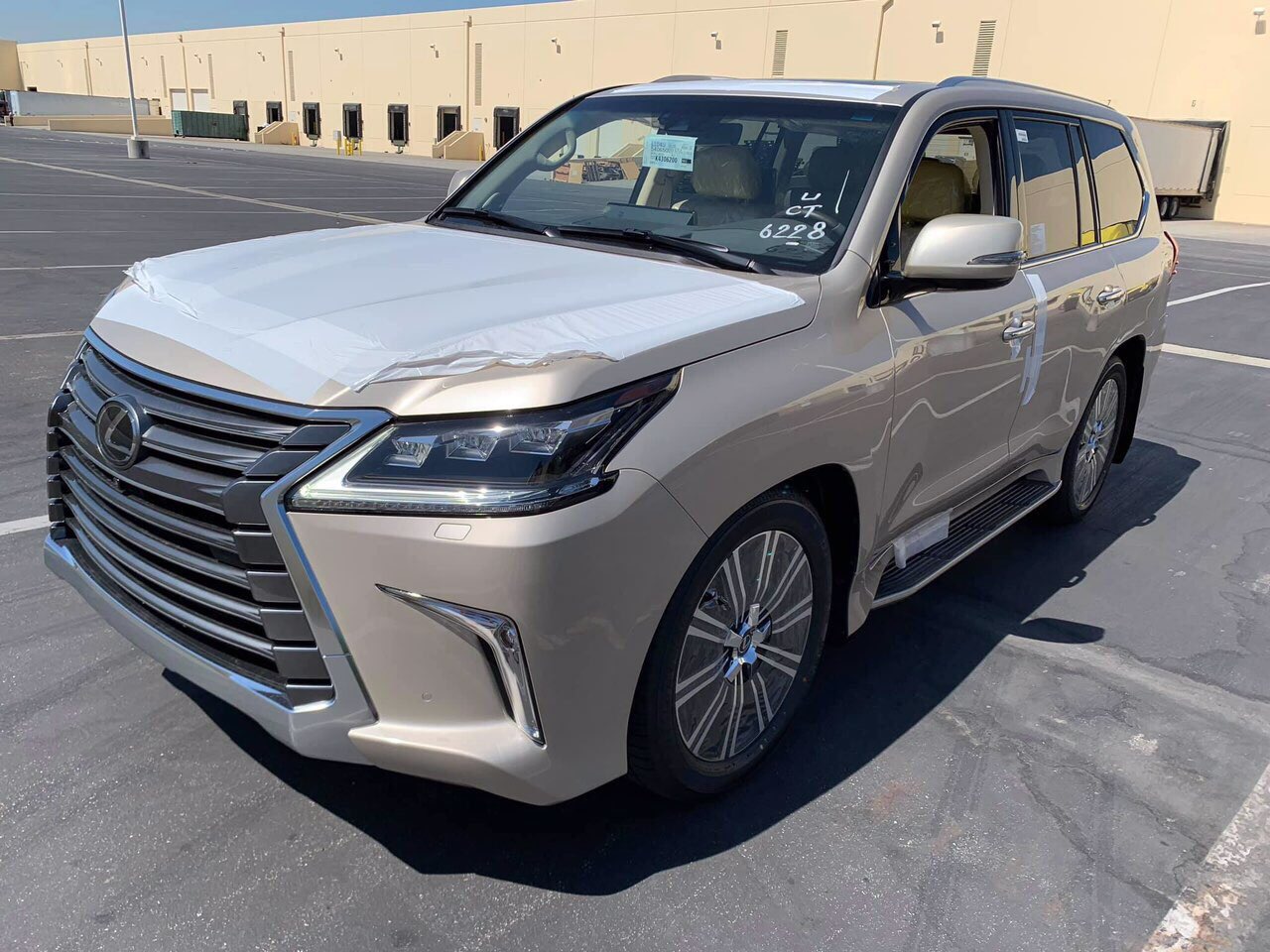 Lexus LX 570 2019 - Cần bán Lexus LX 570 đời 2019, màu vàng, xe nhập