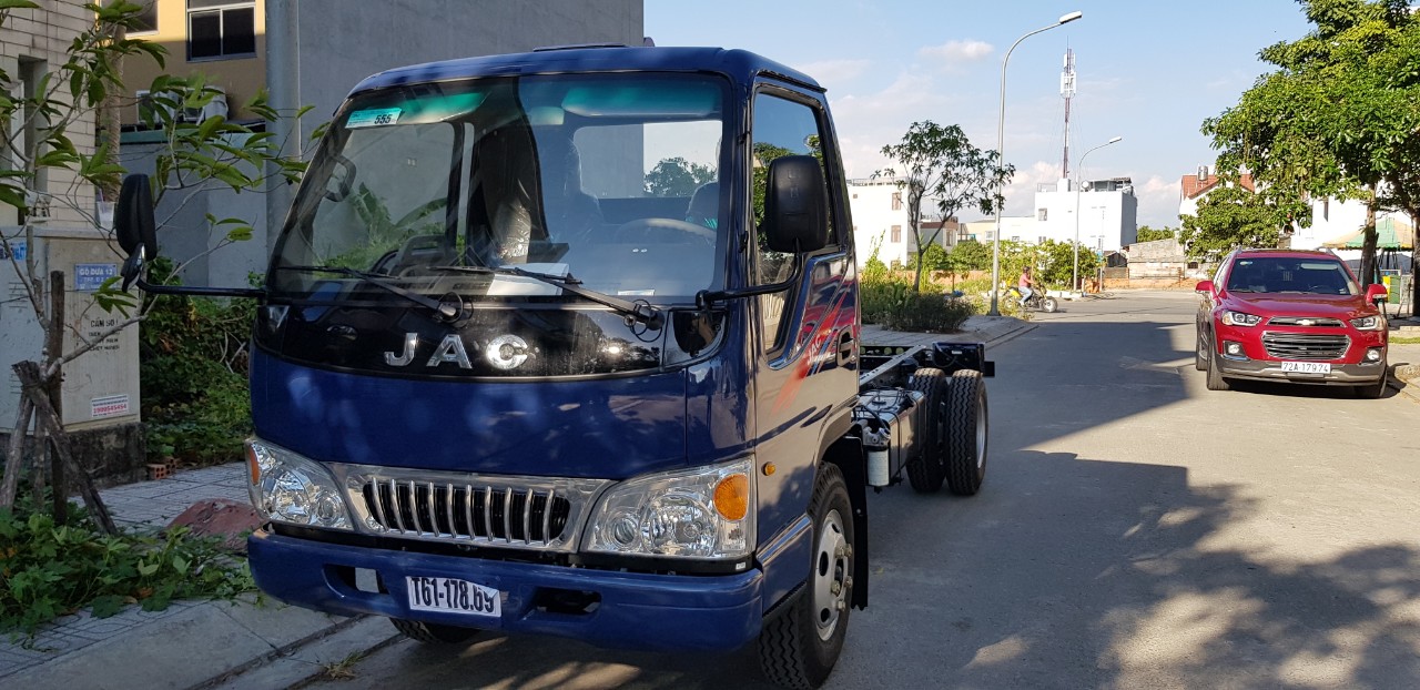 2019 - Bán xe tải JAC 2.4 tấn thùng dài 4,3 mét, sản xuất 2019 giá tốt