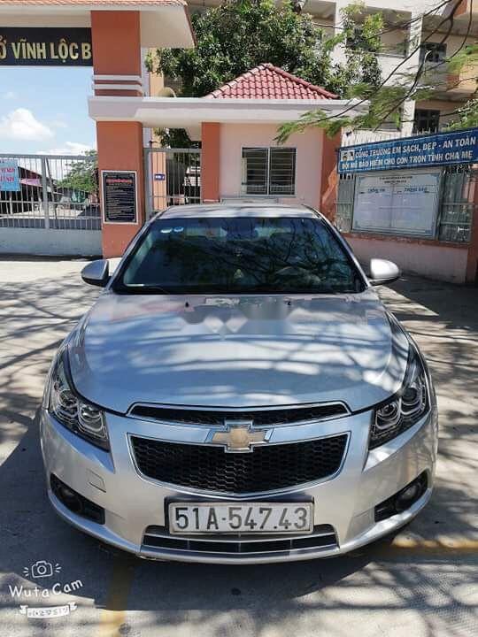 Chevrolet Cruze   2011 - Bán Chevrolet Cruze sản xuất năm 2011, màu bạc, xe gia đình