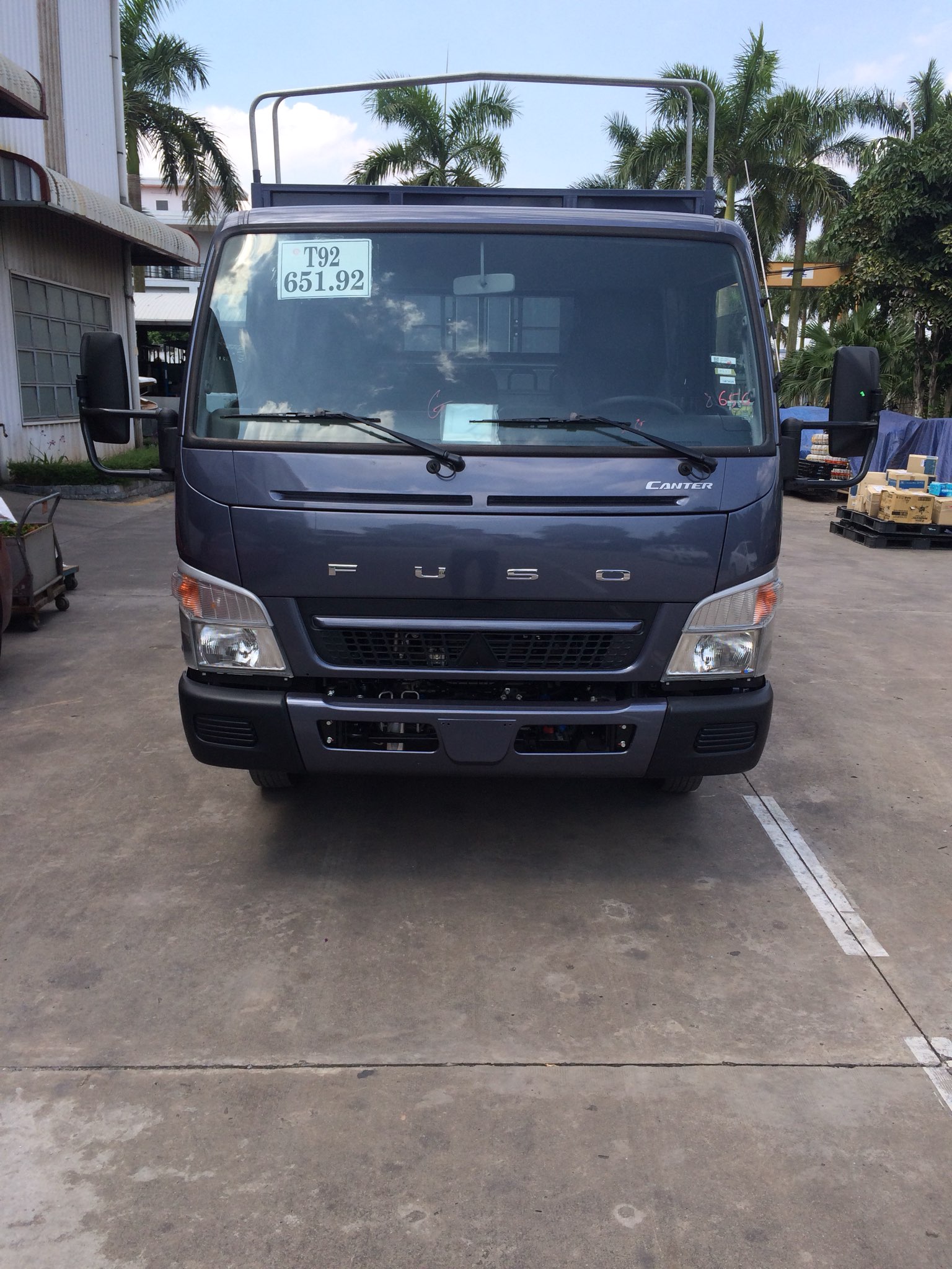 Genesis 2019 - Bán xe tải Nhật Bản Mitsubishi Fuso Canter 6.5 hỗ trợ trả góp 80%