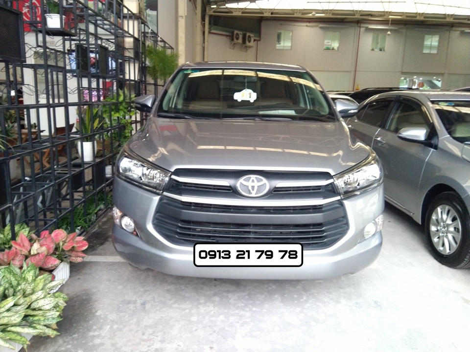 Toyota Innova E 2016 - Cần bán xe Toyota Innova E đời 2016, màu bạc