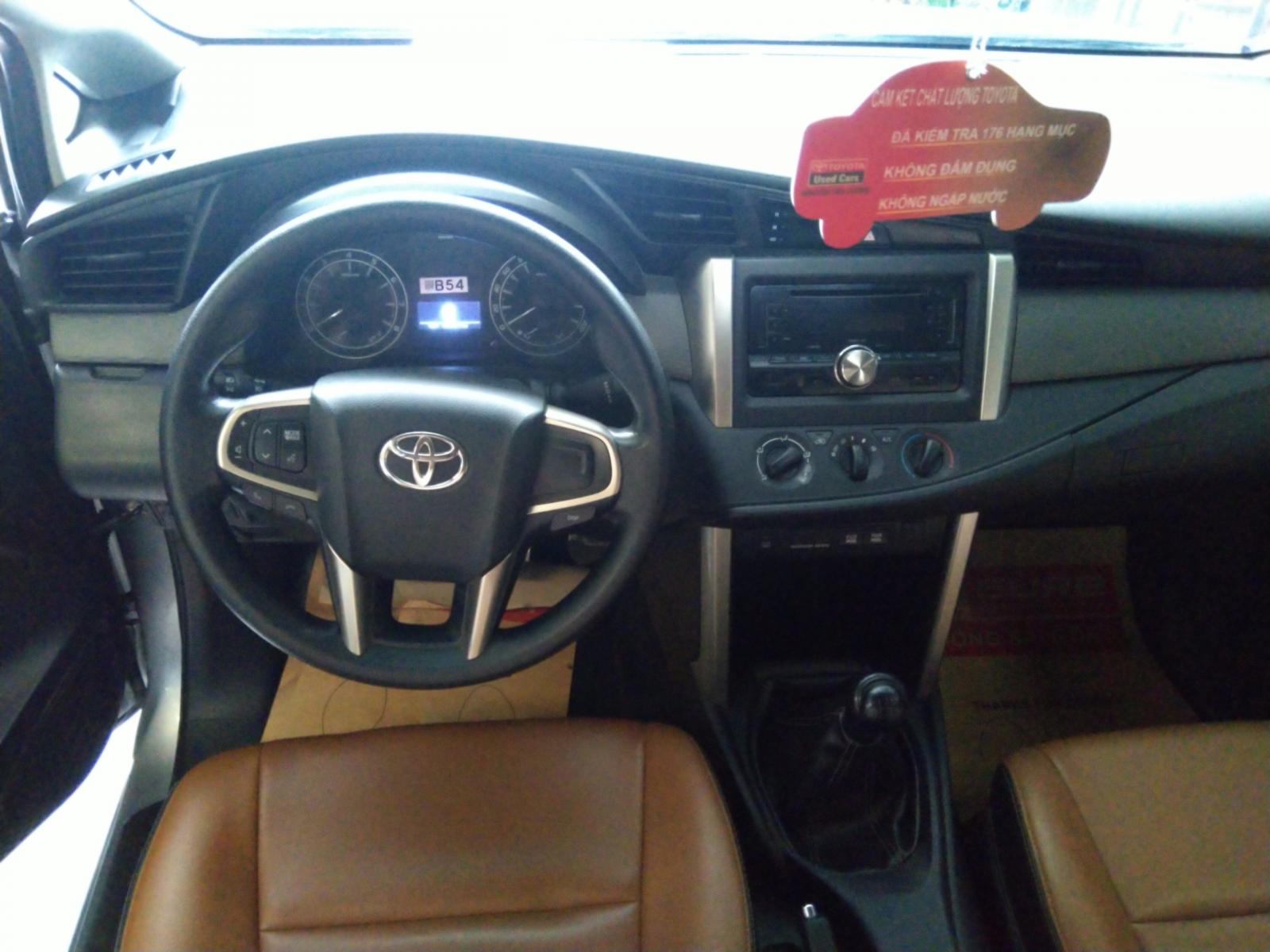 Toyota Innova E 2016 - Cần bán xe Toyota Innova E đời 2016, màu bạc