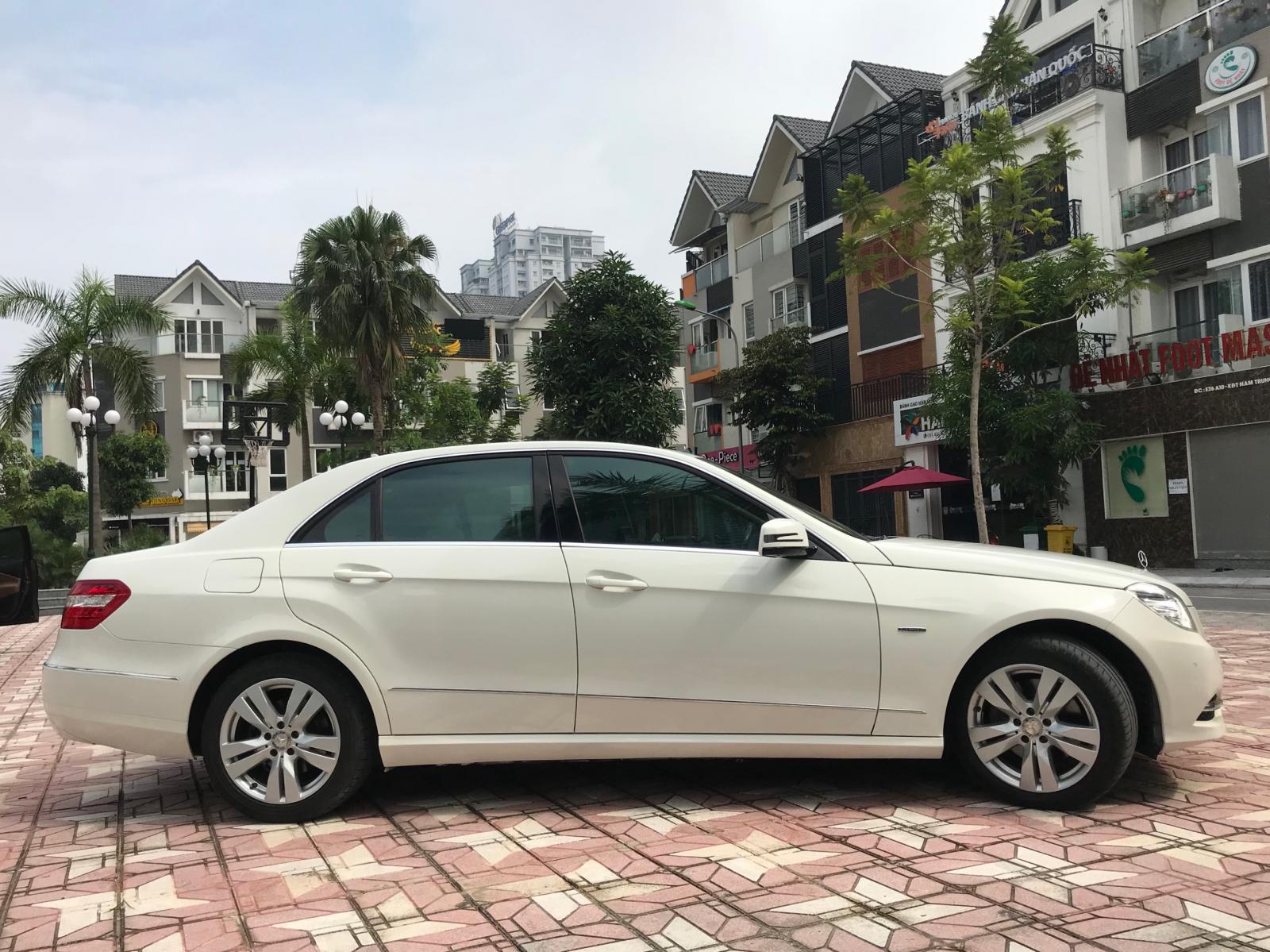 Mercedes-Benz E class E250 2011 - Bán xe Mercedes E250 năm 2011, màu trắng