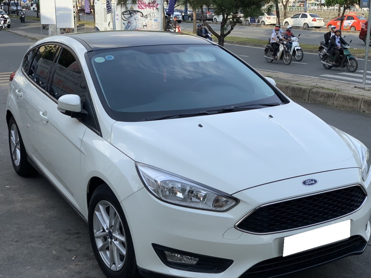 Ford Focus Trend  2017 - Cần bán Ford Focus Trend sản xuất năm 2017, màu trắng, giá tốt