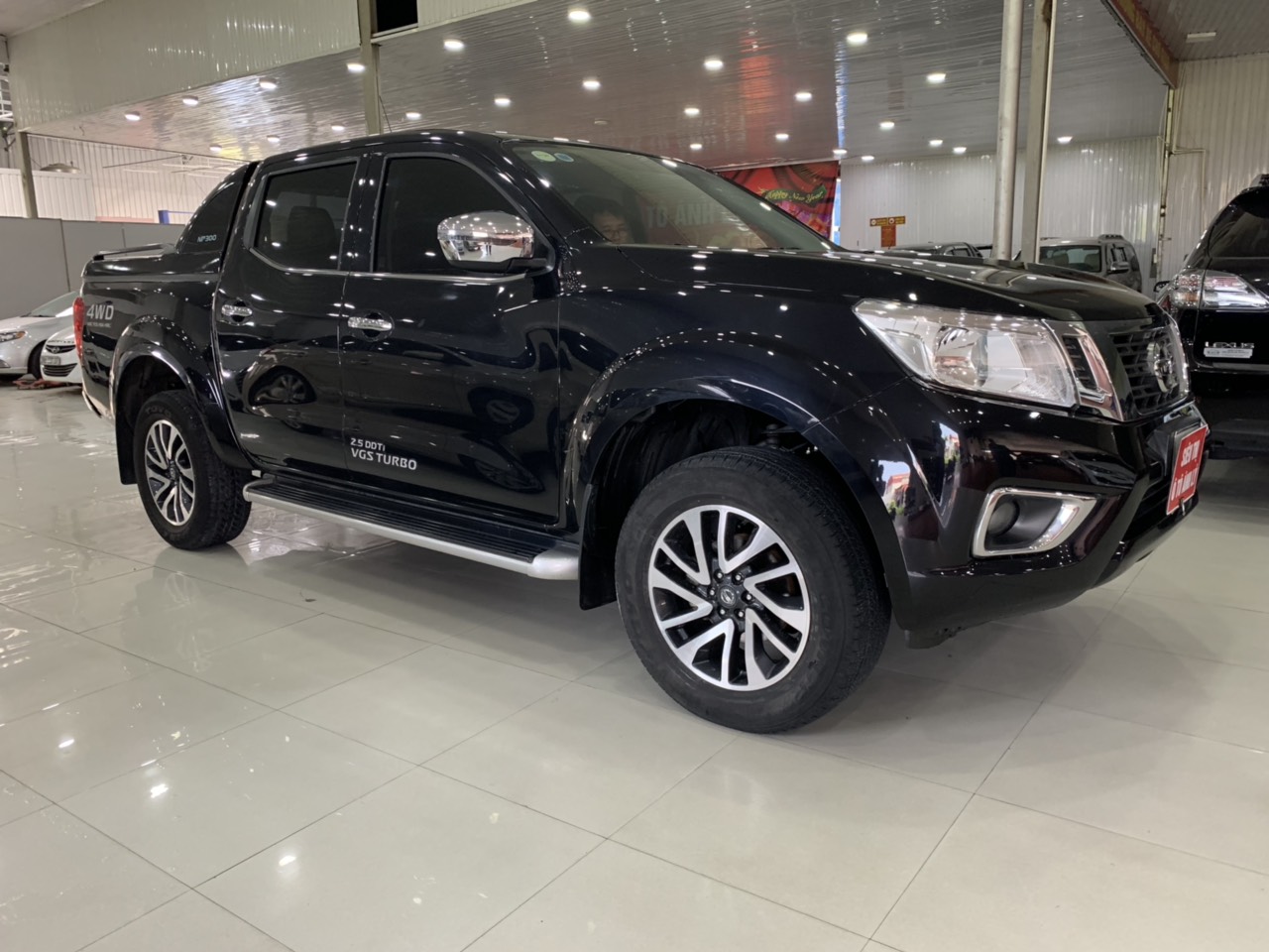 Nissan Navara 2017 - Bán xe Nissan Navara 2017, màu đen, xe nhập, 615tr