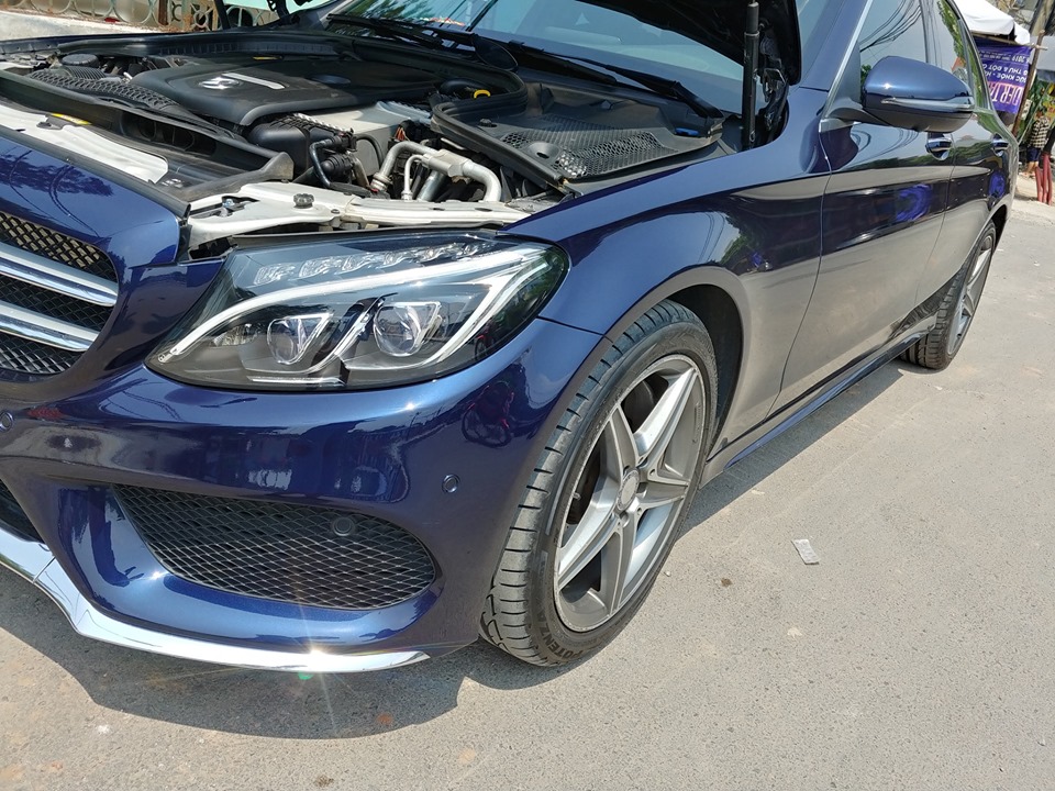 Mercedes-Benz C class 2016 - Cần bán xe Mercedes C300 AMG ĐK T5/2017, màu xanh Cavansite cực hot