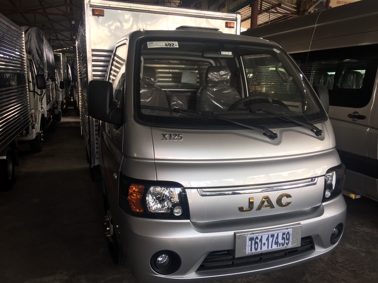 2019 - Xe tải Jac X5 tải trọng 1 tấn 49 thùng 3m2 - Trả trước 45 triệu nhận xe ngay