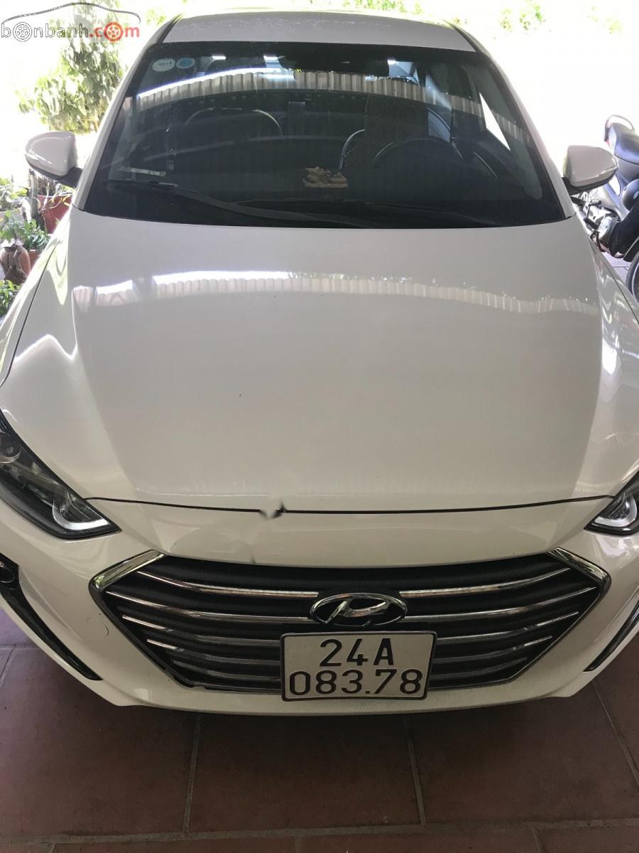 Hyundai Elantra 2017 - Bán Hyundai Elantra sản xuất năm 2017, màu trắng, số sàn