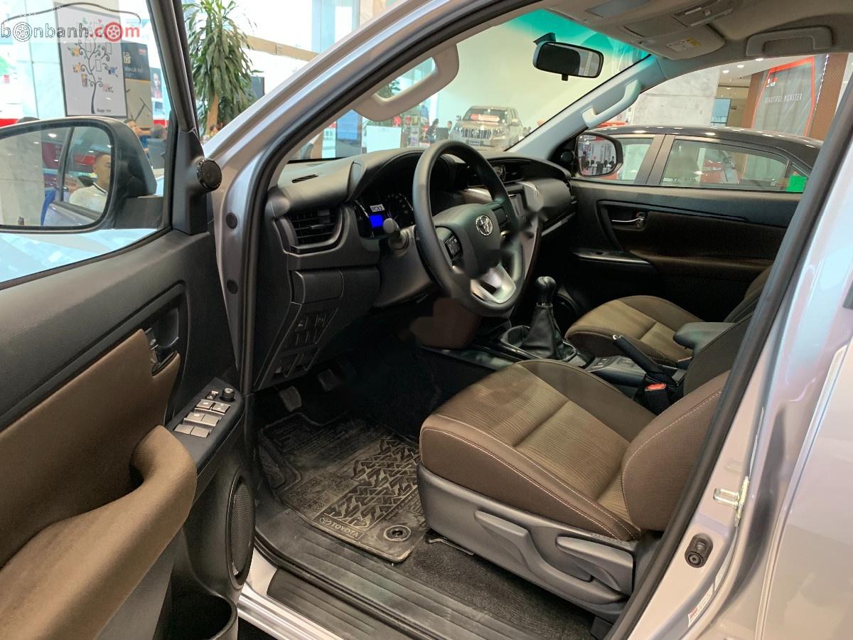 Toyota Fortuner 2.4G 4x2 MT 2019 - Bán Toyota Fortuner 2.4G 4x2 MT đời 2019, màu bạc, giá chỉ 948 triệu