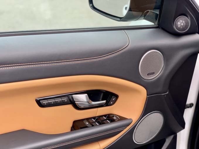 LandRover Evoque Dynamic 2015 - Cần bán LandRover Range Rover Evoque Dynamic sản xuất 2015, màu trắng, nhập khẩu