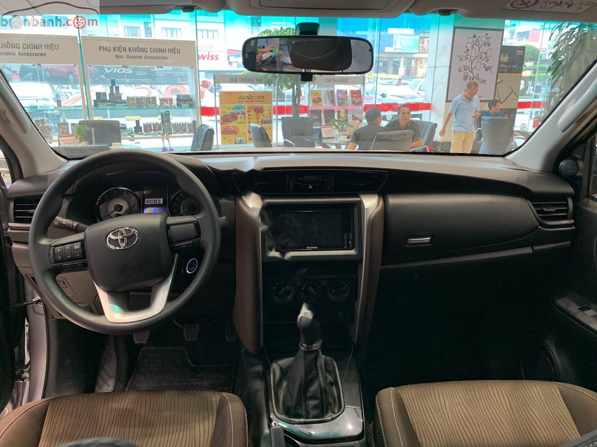 Toyota Fortuner 2.4G 4x2 MT 2019 - Bán Toyota Fortuner 2.4G 4x2 MT đời 2019, màu bạc, giá chỉ 948 triệu