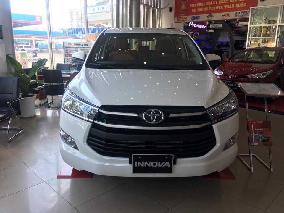 Toyota Innova 2.0 E 2019 - Bán Innova E giảm 40tr + 1 năm BHVC 