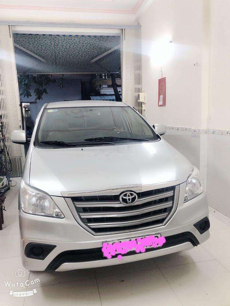 Toyota Innova 2014 - Bán Toyota Innova đời 2014, màu bạc số sàn