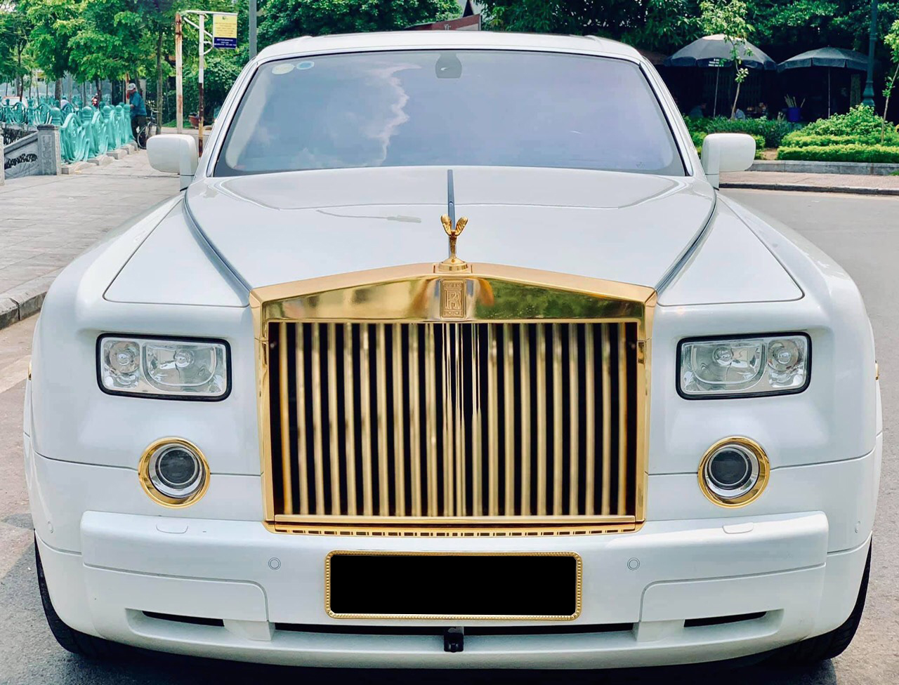 Rolls-Royce Phantom 2008 - Đổi xe đời cao hơn nên mình cần bán Rolls-Royce Phantom 2009, màu trắng, nhập khẩu nguyên chiếc