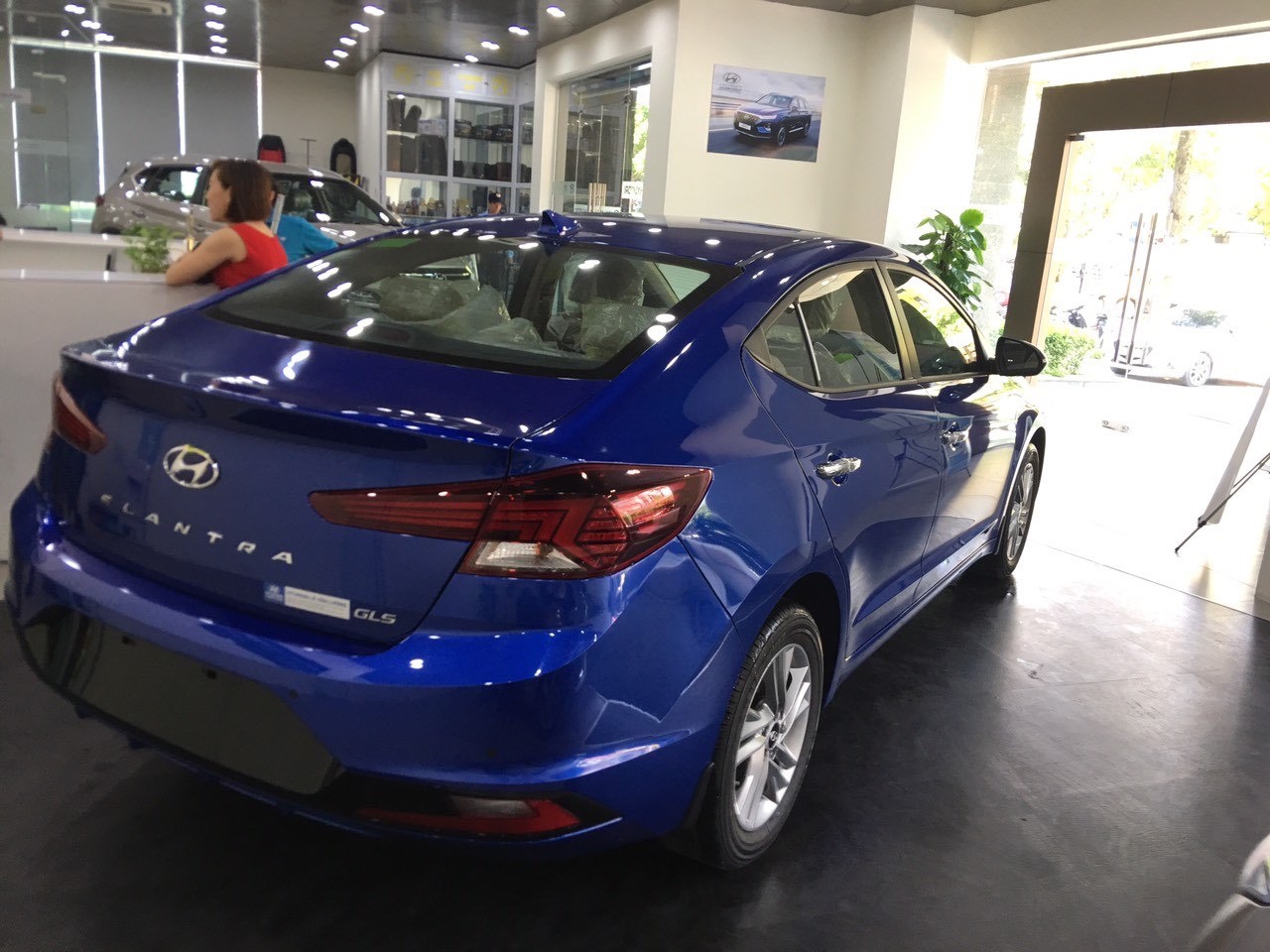 Hyundai Elantra 2.0AT 2020 - Bán xe Hyundai Elantra 2.0AT 2020, màu xanh dương, xe giao ngay