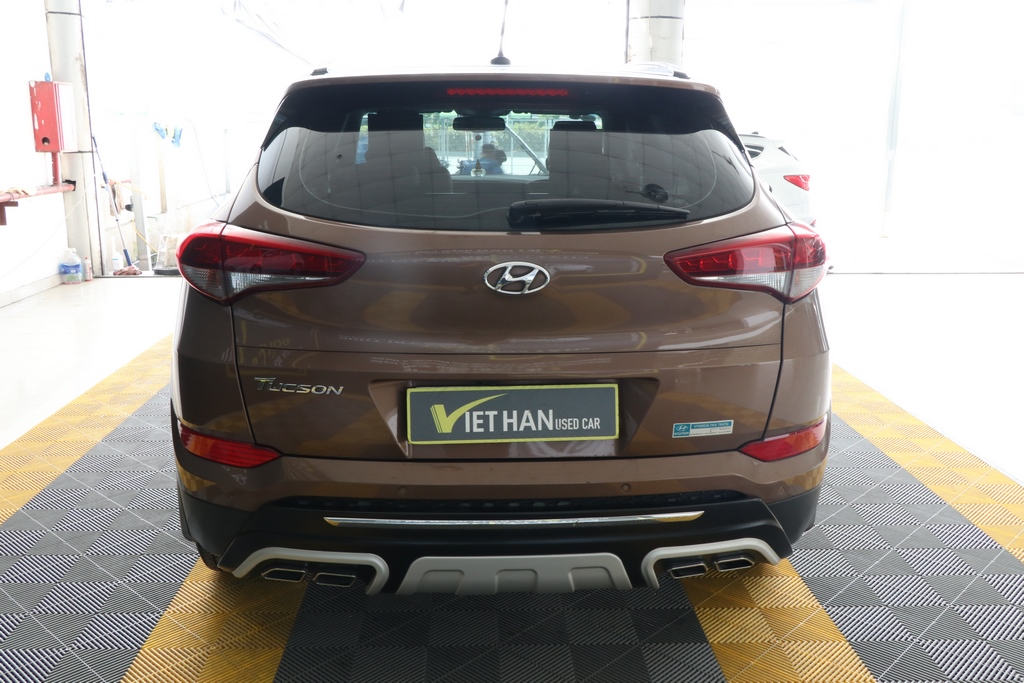 Hyundai Tucson 2.0AT 2WD 2015 - Bán ô tô Hyundai Tucson 2.0AT 2WD sản xuất 2015, màu nâu, xe nhập giá cạnh tranh