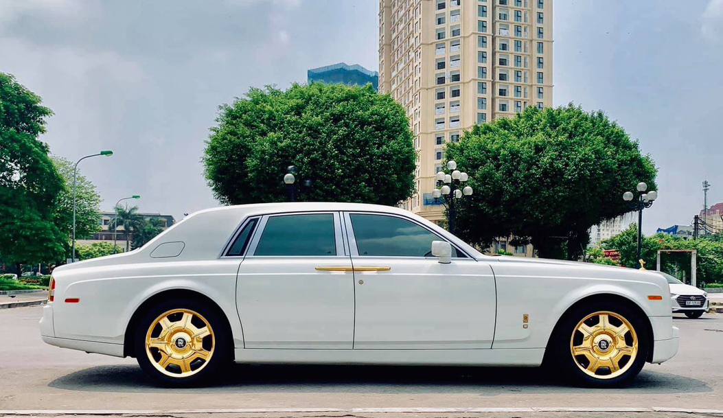 Rolls-Royce Phantom 2008 - Đổi xe đời cao hơn nên mình cần bán Rolls-Royce Phantom 2009, màu trắng, nhập khẩu nguyên chiếc