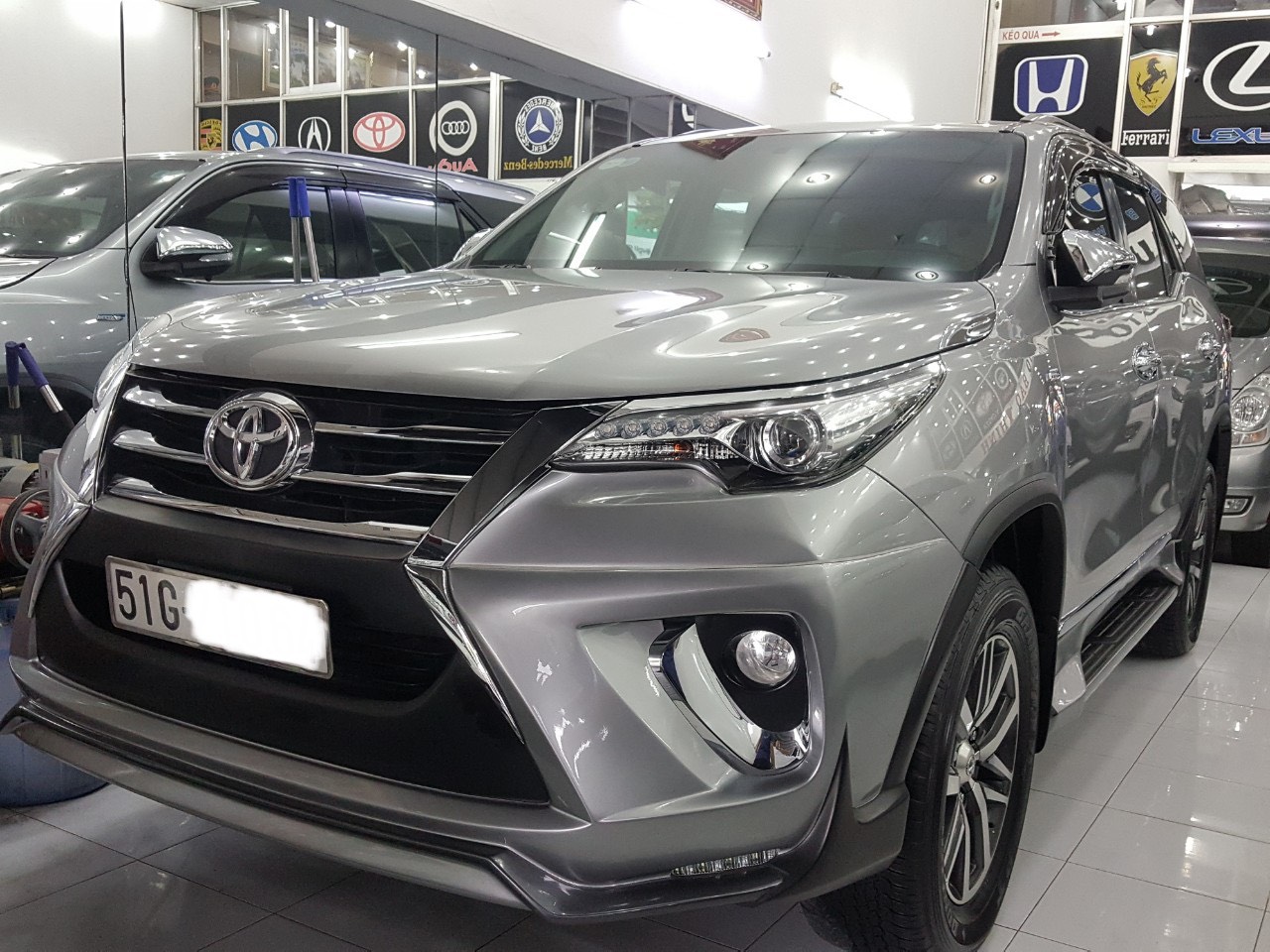 Toyota Fortuner V 2017 - Hãng bán Fortuner V 4x4 2017, màu bạc, siêu lướt, biển TP, giá TL, hỗ trợ góp