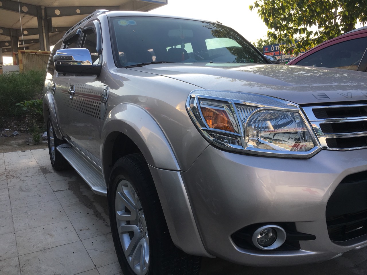 Ford Everest Limited 2015 - Cần bán xe Ford Everest đời 2015, màu vàng số tự động