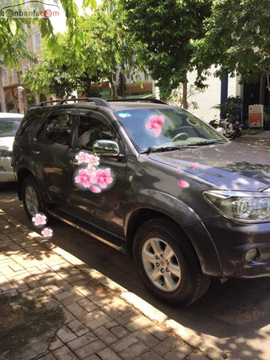 Toyota Fortuner 2010 - Bán Toyota Fortuner đời 2010, màu xám, xe còn mới