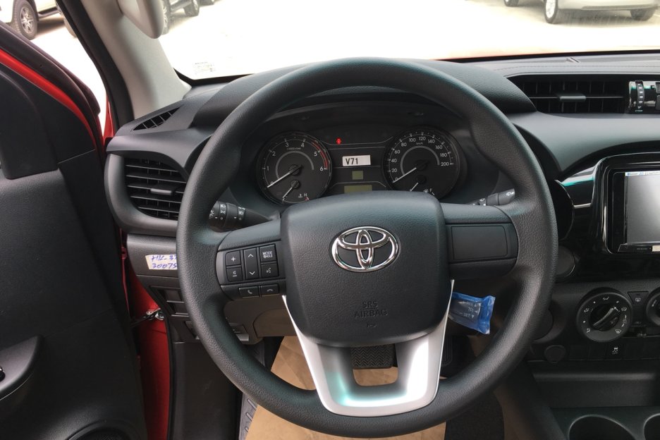 Toyota Hilux E 2019 - Bán Hilux 622tr, hỗ trợ vay 80% giá trị xe, 135tr nhận xe ngay