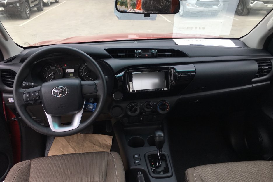 Toyota Hilux E 2019 - Bán Hilux 622tr, hỗ trợ vay 80% giá trị xe, 135tr nhận xe ngay